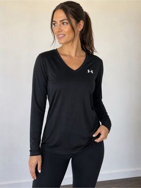 Under Armour UA Tech HeatGear Women’s Large Black Long Sleeve V-Neck Shirt NWT